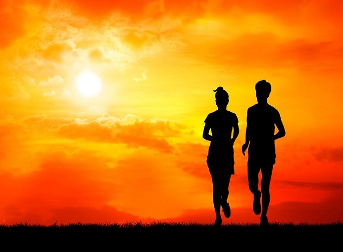 running alba buio sole tramonto photo credit 123rf.com-profile_dskdesign riproduzione riservata