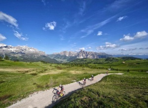 Suedtirol_Sellaronda_Hero_Val_Gardena_Dolomiti_mountain_bike