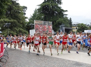 Castle_Mountain_Running_Arco_Trento_start_ph_Newspower_Canon