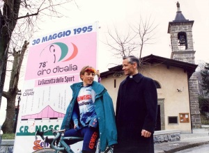 Don Aldo Nicoli Eugeni Berzin ciclismo Collegallo presentaz cronoscalata Giro 1995 photo credit Marco Quaranta