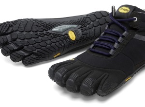 Vibram_Fivefingers_2015_TrekAscent_Insulated_Black_donna_photo_credit_Vibram