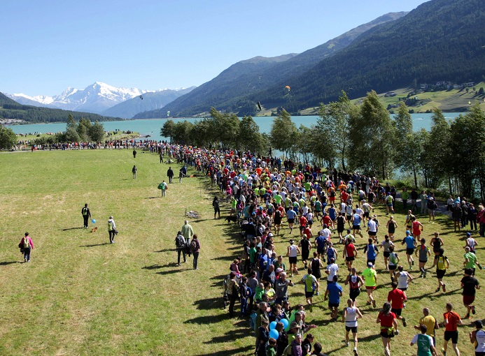 lago-resia-2016-partenza-02-curon-venosta-ph-newspower
