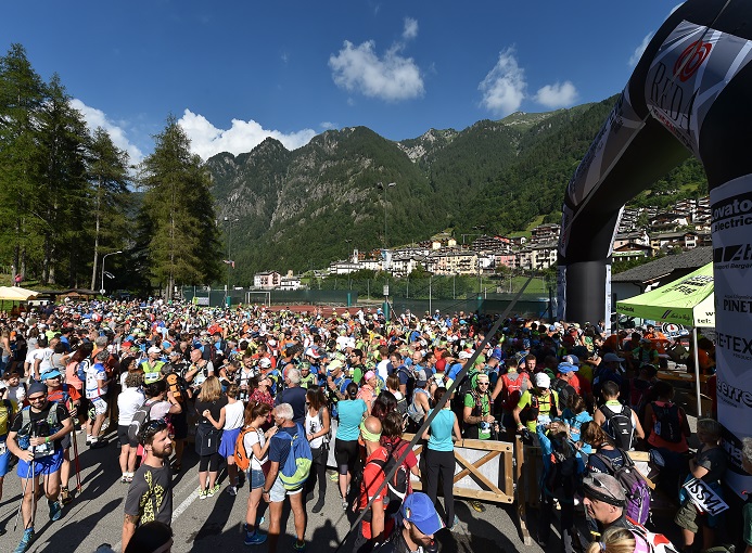 Orobie_Ultra_Trail_2016_partenza_Carona_gto_ph_credit_Luca_Sonzogni
