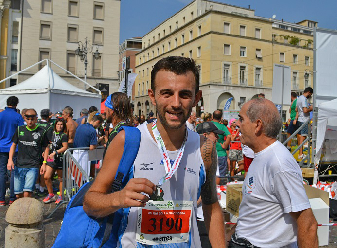 Thomas Capponi (Runners Bergamo) vince la 30 km della Duchessa 2016 a Parma - ph. Enula Bassanelli