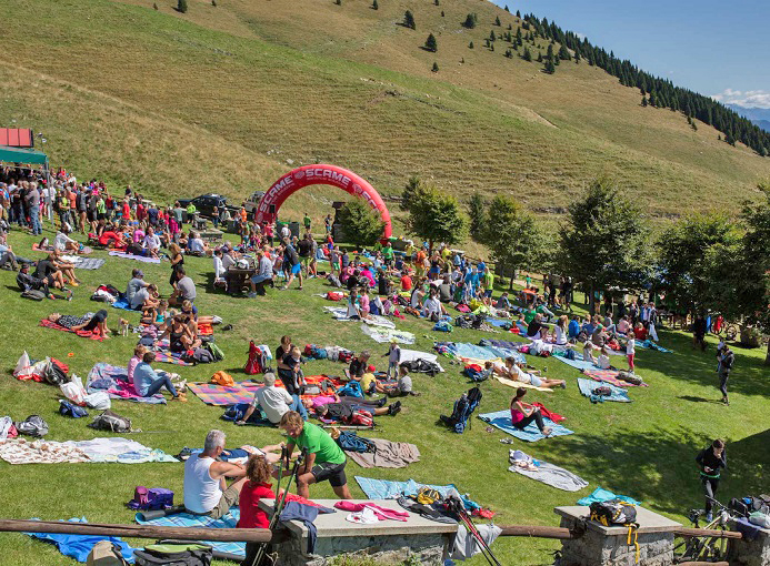 La festa al rifugio Vaccaro al termine della Vaccaro Sky Walk 2015 a Parre (Bg) - ph. credit Alexposure Photography