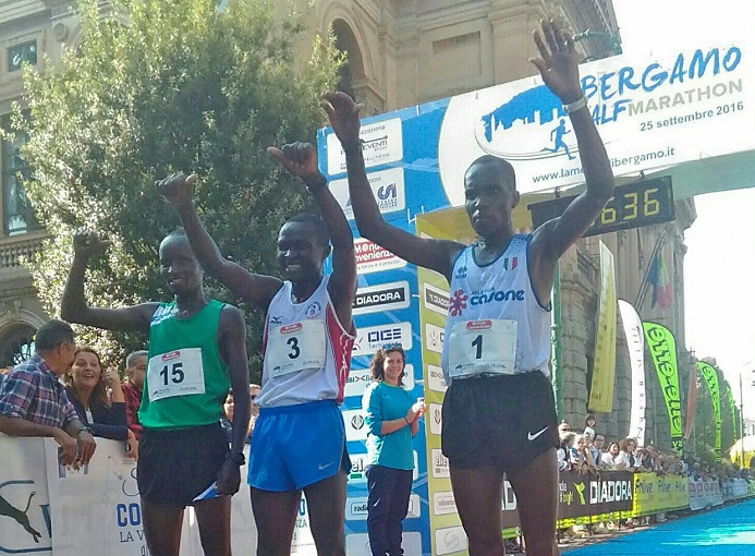 podio maschile Mezza Maratona di Bergamo 2016 - ph. credit Giuseppe Lussana