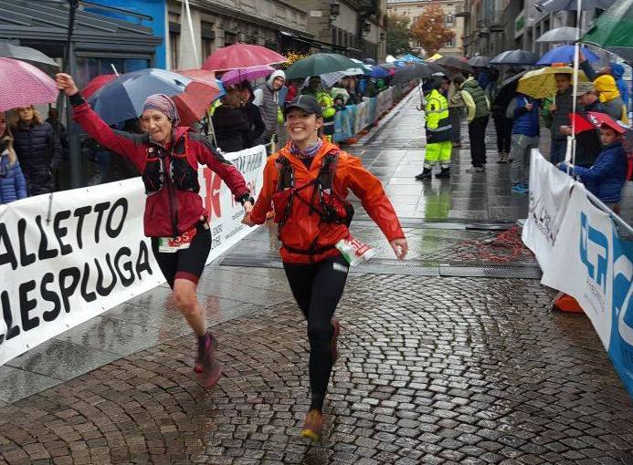 L'arrivo dei 42 km del Valtellina Wine Trail con Elena