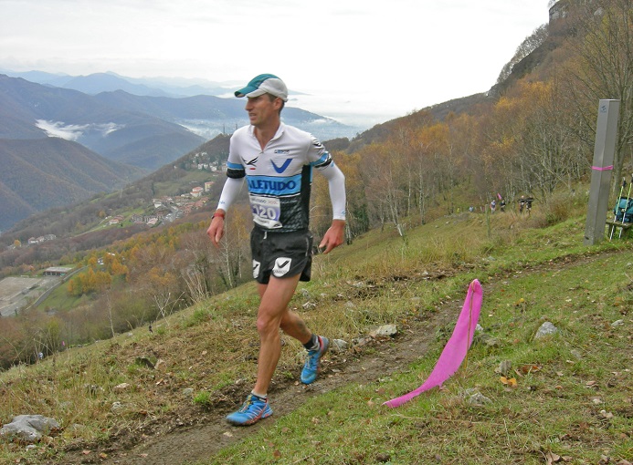 Clemente Belingheri in localitĆ LocalitĆ CurtafĆØ alla Roncola san Bernardo, cima Coppi del Valetudo Trail a quota 1076 metri. Foto crediti Gianmario Tiraboschi