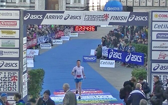 Federico Cagliani (Runners Bergamo) alla Firenze Marathon 2016 - foto crediti organizzazione