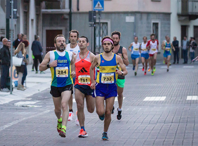 il gruppo di testa della Corsa dei 4 Ponti - foto Alexposure