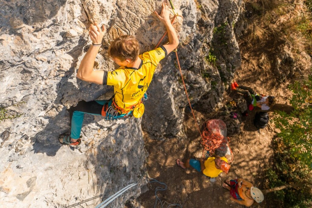 Cai gruppo giovani 2022 escursione apuane Arrampicata falesia