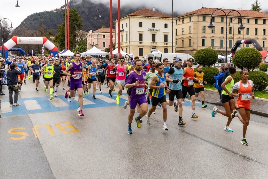 Maratonina della Vittoria 2025 Vittorio Veneto La partenza della mezza maratona