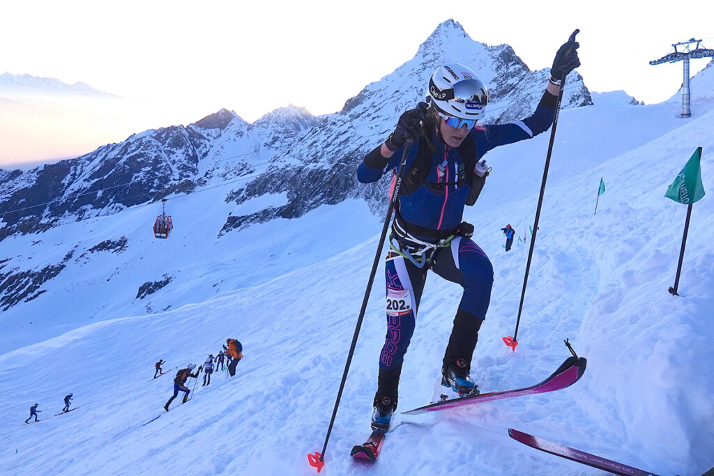 Lisa Moreschini, atleta trentina di Pejo, impegnata in una delle salite più ripide dell’Adamello Ski Raid 2025.