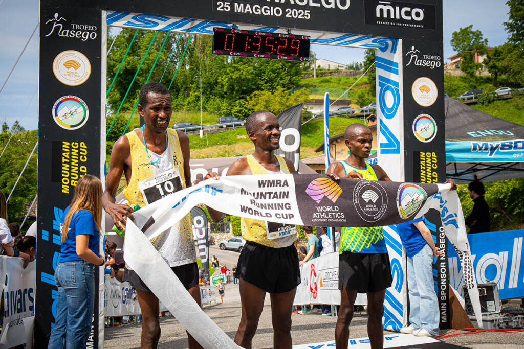 Podio maschile Trofeo Nasego 2025: Kiriago, Machoka e Saoli festeggiano al traguardo della classica gara di mountain running in Valsabbia.
