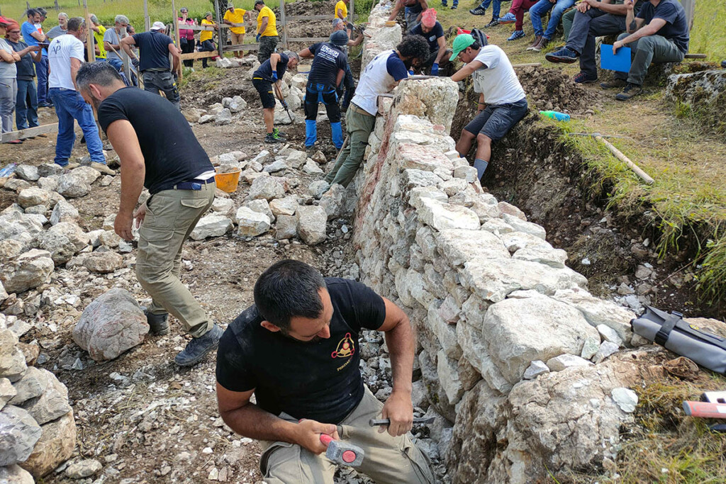 terragnolo muro a secco costruttori al lavoro
