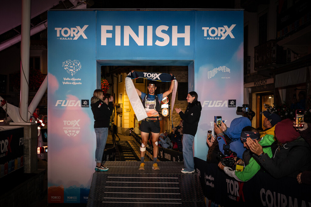 Victor Richard vince il Tor des Géants 2025 tagliando il traguardo di Courmayeur in 66h08, nuovo primato della corsa
