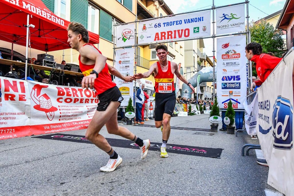 Il Carnethy Hill Racing Team al cambio frazione del 68° Trofeo Vanoni 2025 a Morbegno (foto Davide Vaninetti)