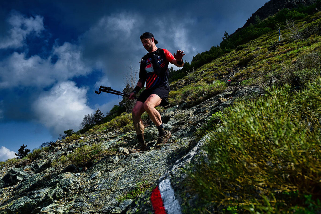 Runner in discesa al Ferriere Trail Festival 2025 in Val Nure