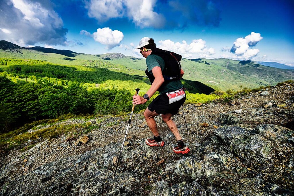 Trail runner con vista sull’Appennino al Ferriere Trail Festival 2025