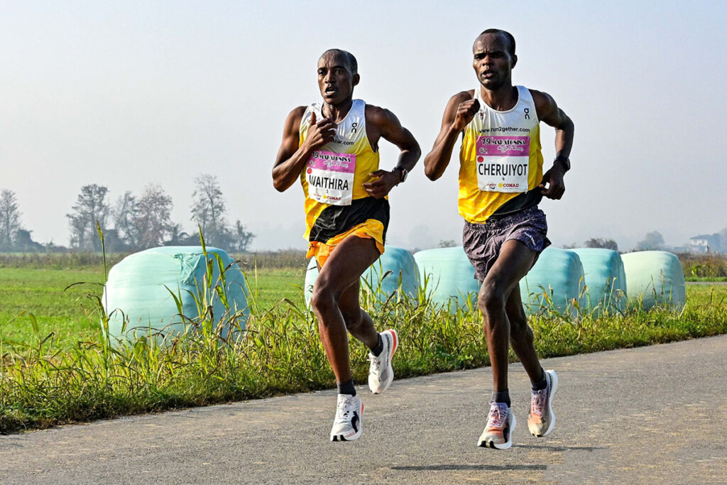Raymond Cheruiyot e Simon Mwangi Waithira al comando della Maratonina di Crema 2025, protagonisti del duello che ha portato al nuovo record del percorso.