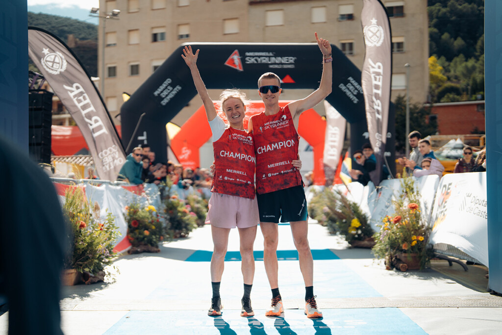 Luca Del Pero e Anastasia Rubtsova festeggiano il titolo di campioni assoluti della Skyrunner World Series 2025 al termine della Marató dels Dements.