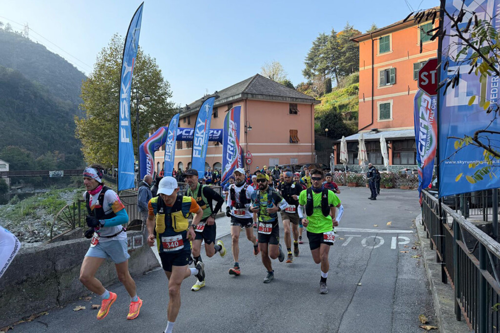 Partenza del Vertikal Punta Martìn 2025 a Mele, finale della Crazy Vertical Italy Cup FISky con oltre 170 atleti al via.