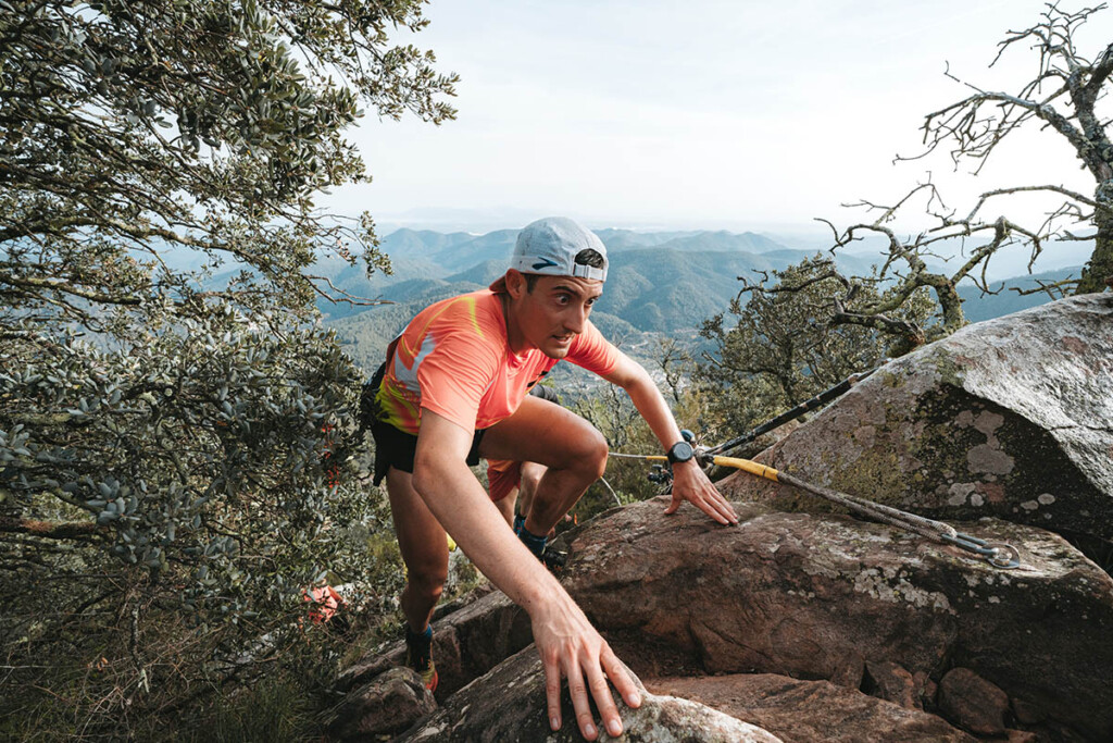 Roberto De Lorenzi in azione sul tracciato del Marató dels Dements durante lo SkyMasters della Skyrunner World Series.