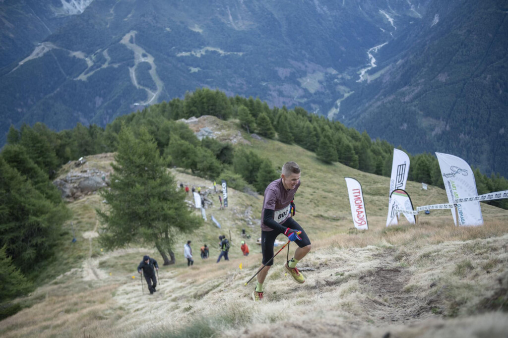 Atleta in gara all’Adamello Vertical Kilometer durante Adamello Ultra Trail