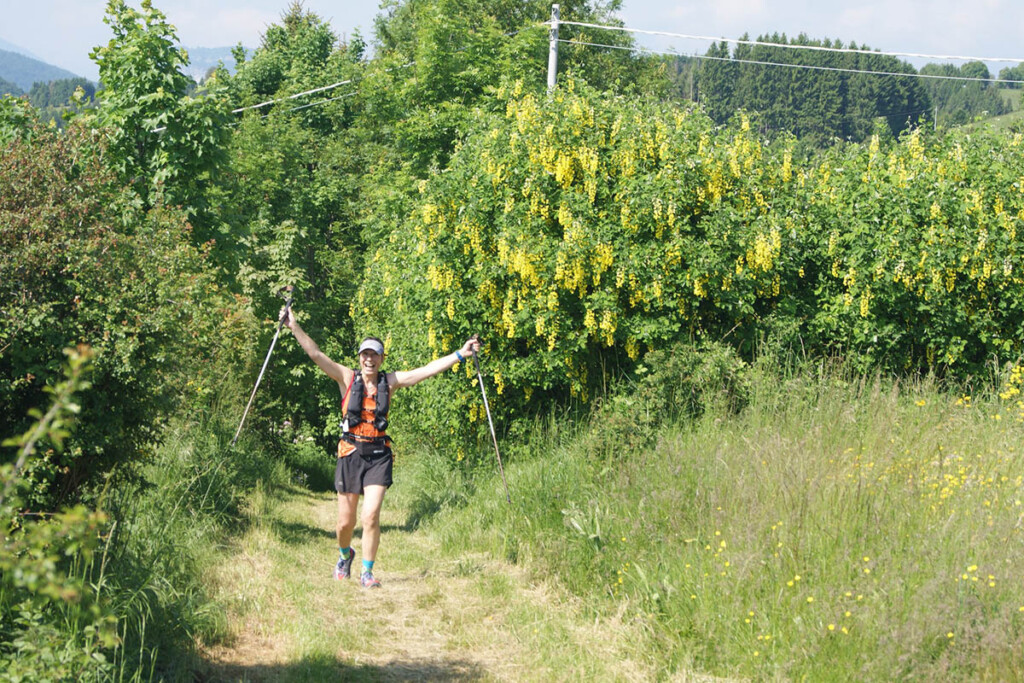Trail runner sul percorso della Loch Trail Cup a Roana, Altopiano di Asiago