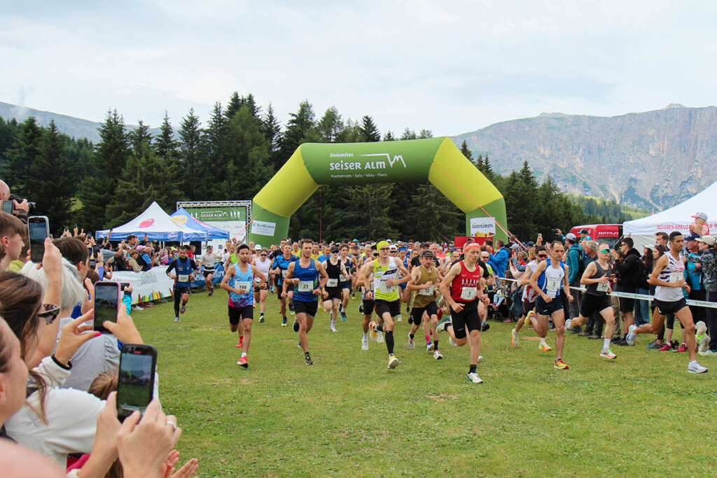 Partenza della Mezza Maratona Alpe di Siusi sull’altopiano dolomitico