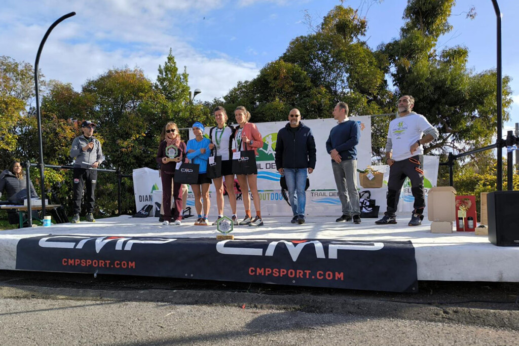Premiazione del Trail del Ciapà 2025 sul palco allestito a Cervo.