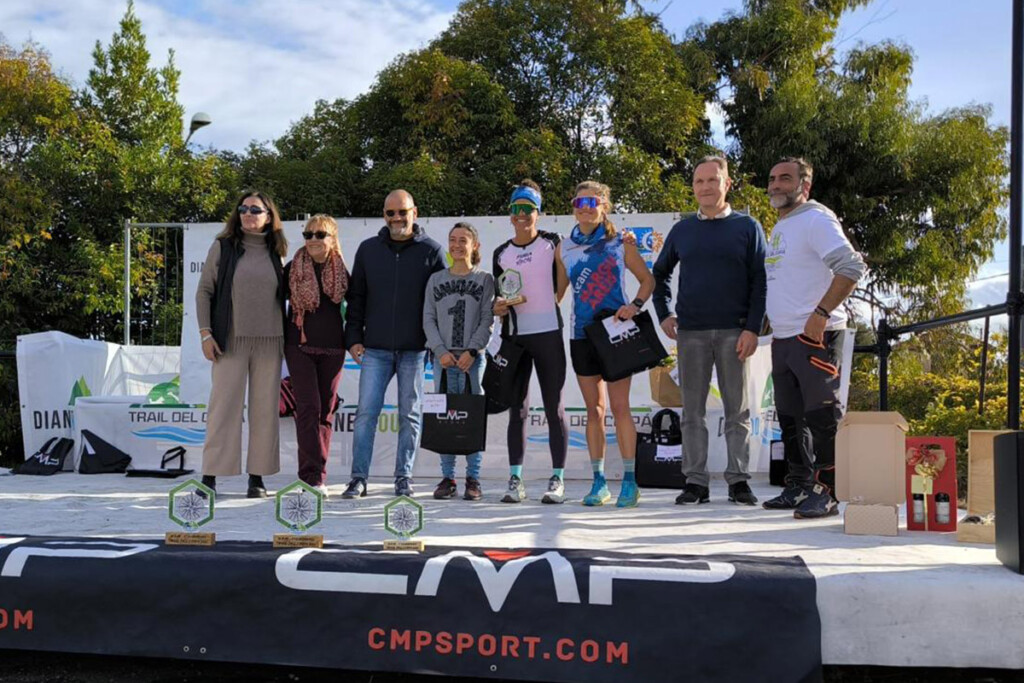 Premiazione del Trail del Ciapà 2025 sul palco allestito a Cervo.
