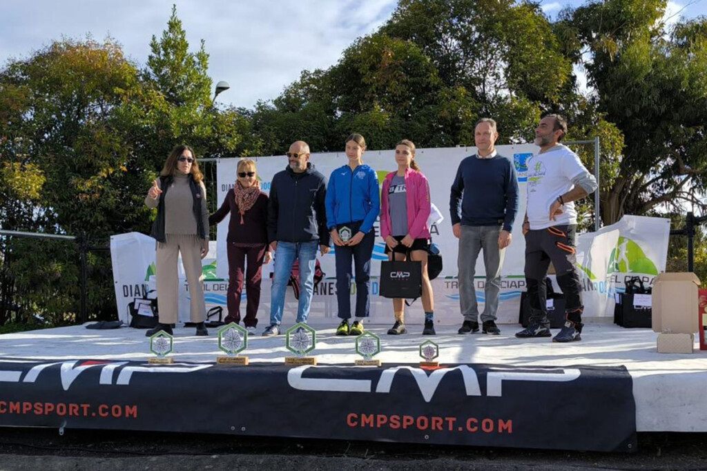 Premiazione del Trail del Ciapà 2025 sul palco allestito a Cervo.