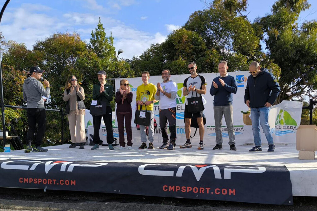 Premiazione del Trail del Ciapà 2025 sul palco allestito a Cervo.