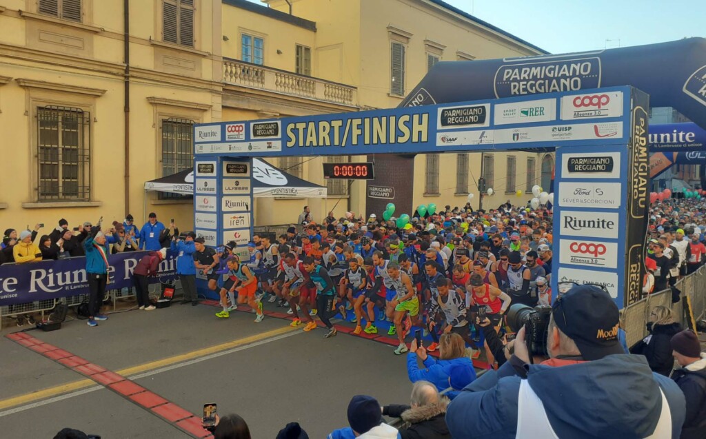 Partenza della maratona alla Maratona di Reggio Emilia 2025