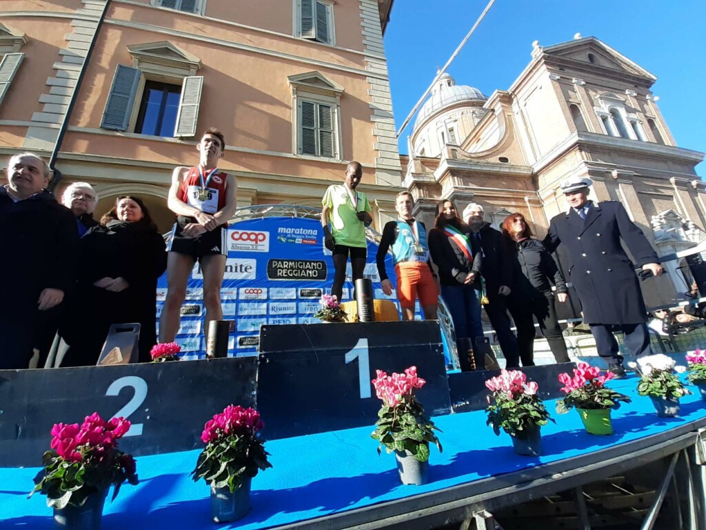 Podio maschile della maratona alla Maratona di Reggio Emilia 2025