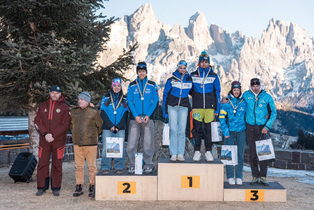 Podio under 18 della mixed team relay ai Campionati italiani di sci alpinismo a San Martino di Castrozza