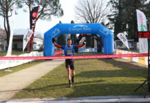 Scaldagambe Winter Trail: la rivincita di Federico Zambelli e il bis di Monica Vagni Federico Zambelli taglia il traguardo vincente alla Scaldagambe Winter Trail 2026 a Carvico