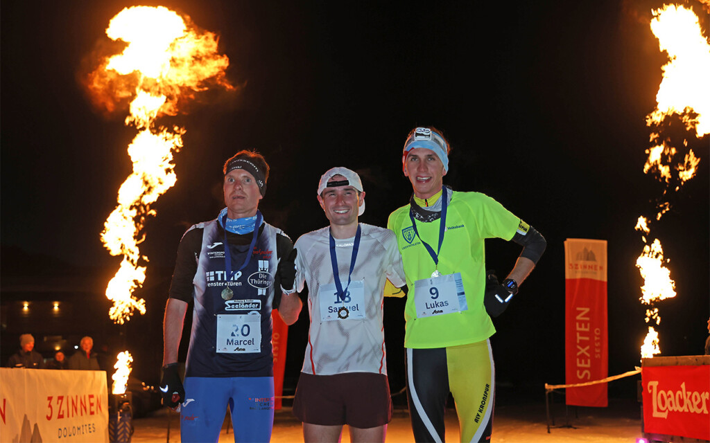 Samuel Demetz primo davanti a Marcel Krieghoff e Lukas Engl sul podio della Drei Zinnen Winter Night Run 2026 a Sesto Pusteria.