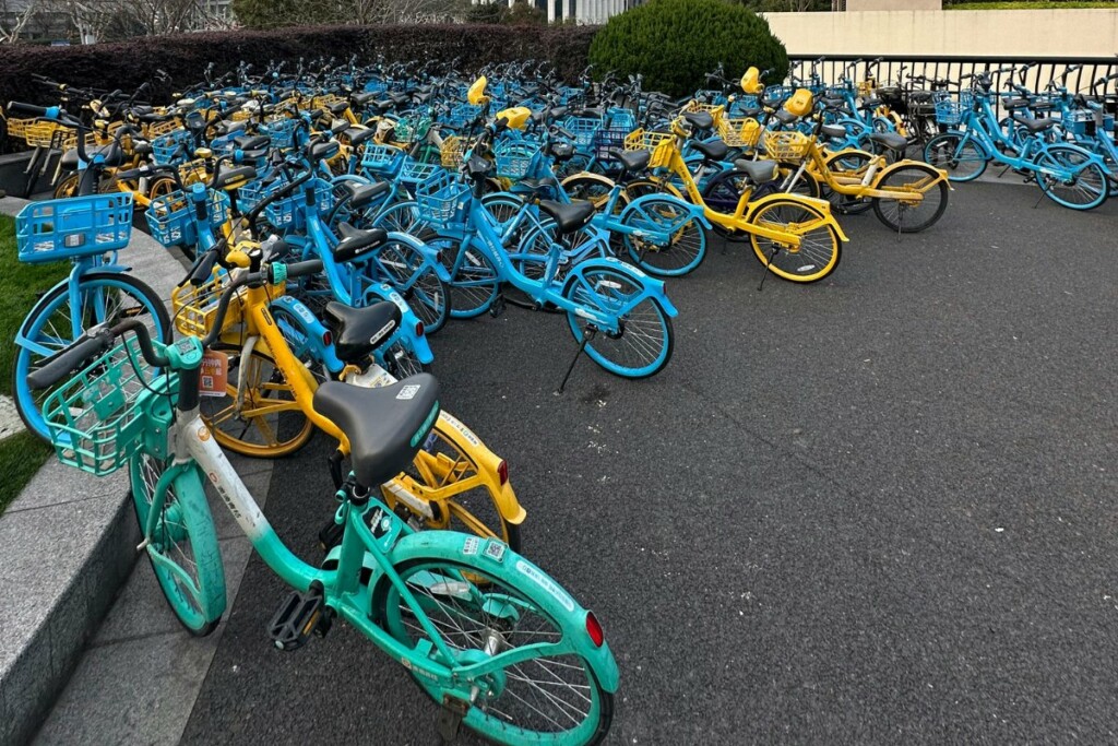 ciclismo mobilita sostenibile in città biciclette