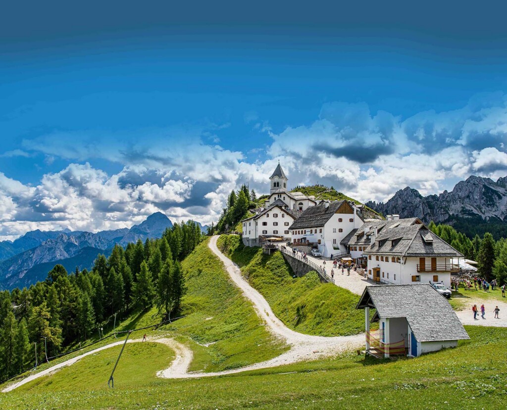 Veduta del Monte Lussari a Tarvisio, scenario del Campionato Nazionale CSI di corsa in montagna 2026 in programma il 18 e 19 luglio.