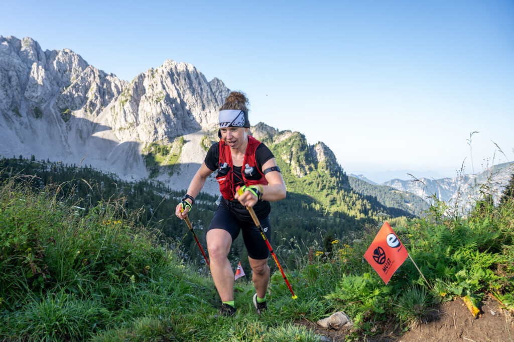 Cristina Filippini vince la MUST Ultratrail 2026 in Val di Scalve con racchette da trail running sulle Orobie
