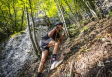 Vertical Zucco: count-down acceso, San Pellegrino Terme ĆØ giĆ in fibrillazione Atleta in salita su un tratto ripido e boscoso del Vertical Zucco 2025, San Pellegrino Terme