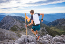 Maga Skymarathon, Boffelli e Beadle firmano una grande edizione William Boffelli in gara su un tratto roccioso della Maga Skymarathon 2026 sulle Orobie