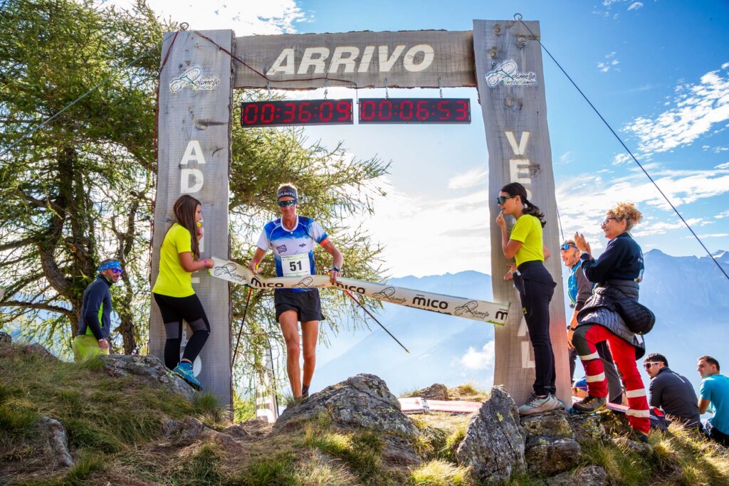 Daniel Thedy al traguardo dell’Adamello Vertical Kilometer 2026