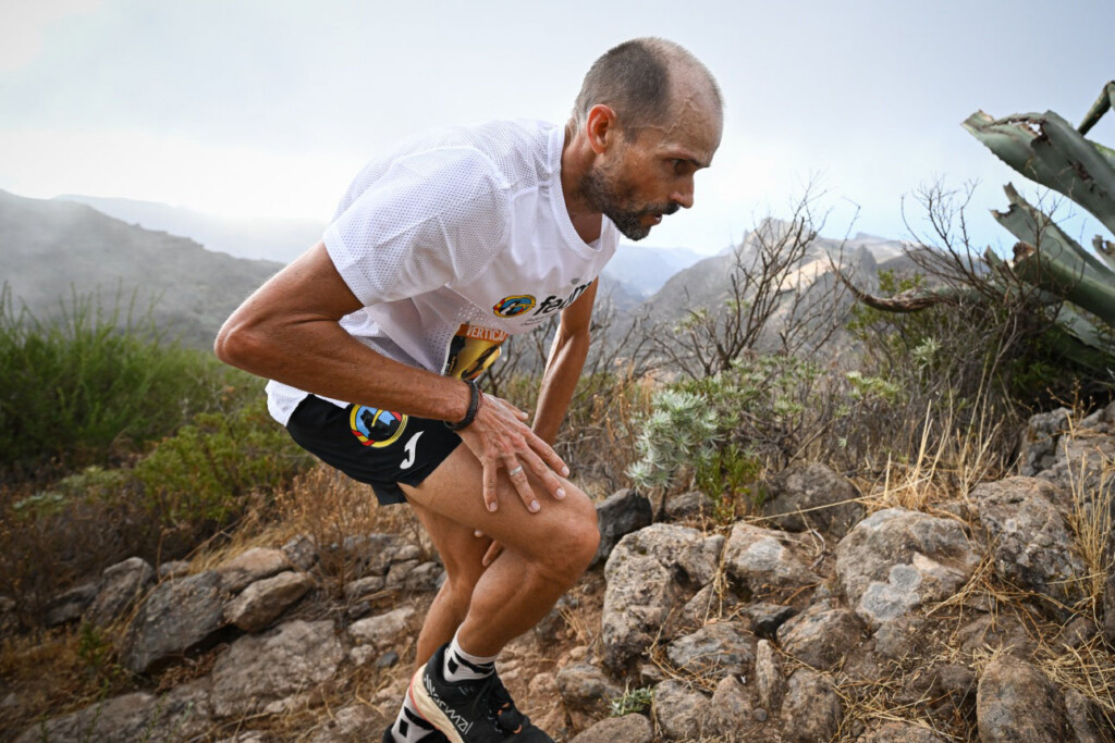 José Antonio Bellido durante la gara Vertical dei Mondiali Skyrunning 2026 a La Gomera