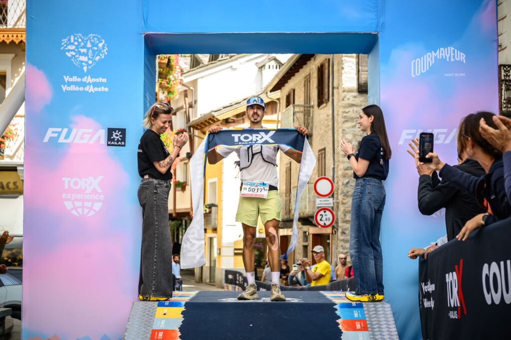 Davide Busuito all'arrivo del TOR100 Cervino-Monte Bianco a Courmayeur