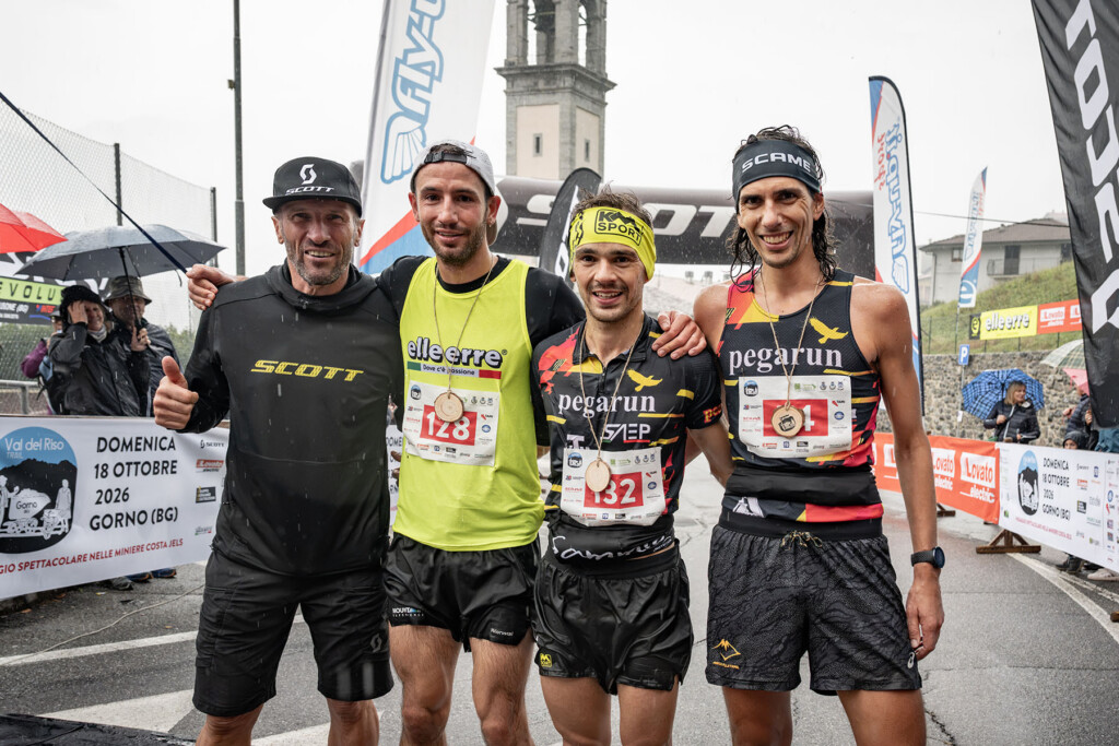 Mario Poletti con Carlo Curnis, Stefano Rota e Paolo Poli al podio maschile del Val del Riso Trail 2026
